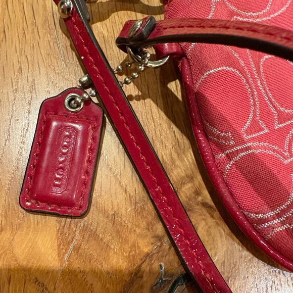 Coach red Signature Wristlet - Picture 3 of 6